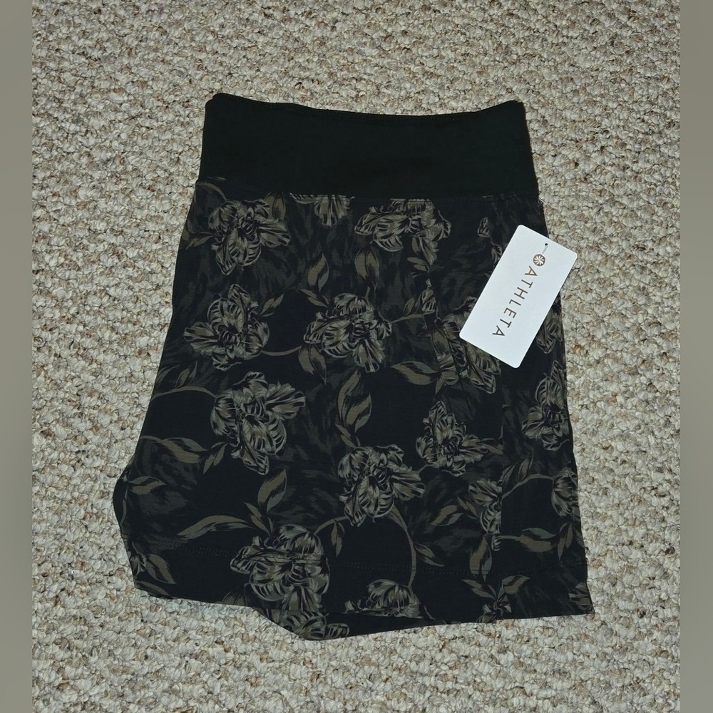 NWT Athleta Trekkie North Printed Floral Shorts Women's Size 24